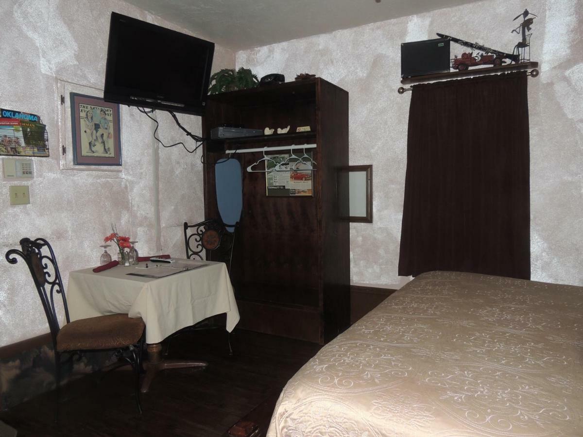 The Whispering Pines Inn Норман Екстер'єр фото